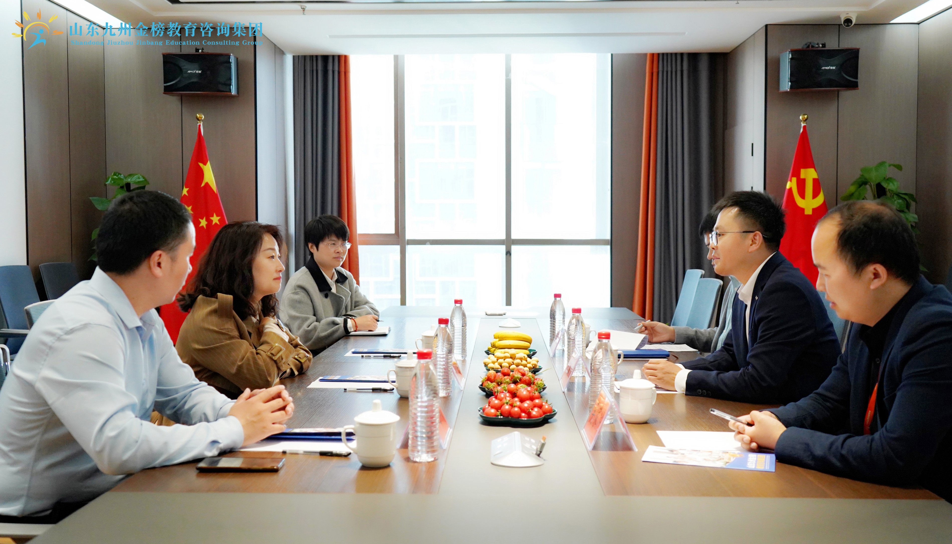 任城区司法局副局长、区知联会会长马艳，阜桥街道社会公共服务中心主任、联谊会秘书长