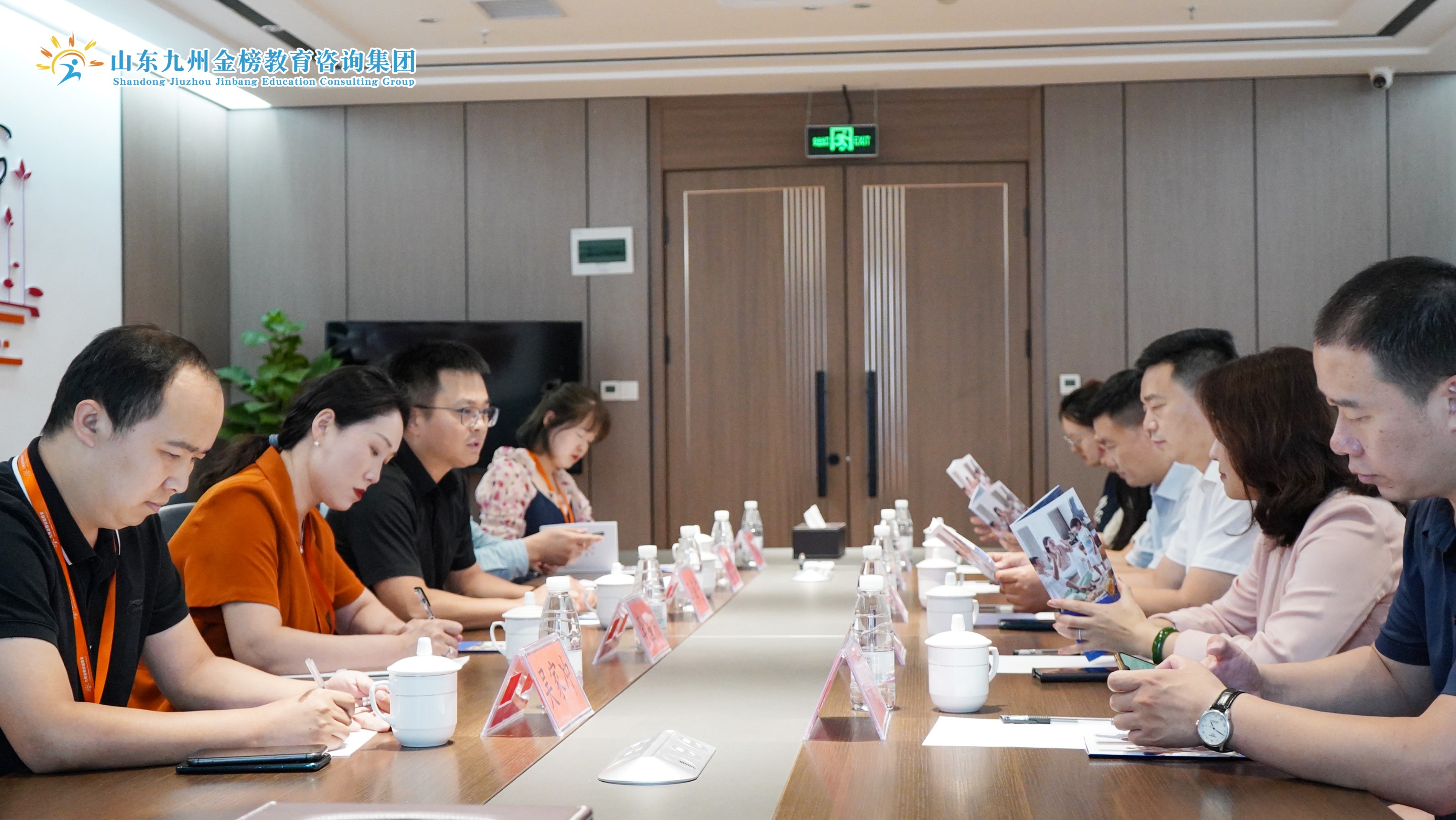 区委统战部、党外知识分子联谊会、街道党工委领导莅临九州金榜！