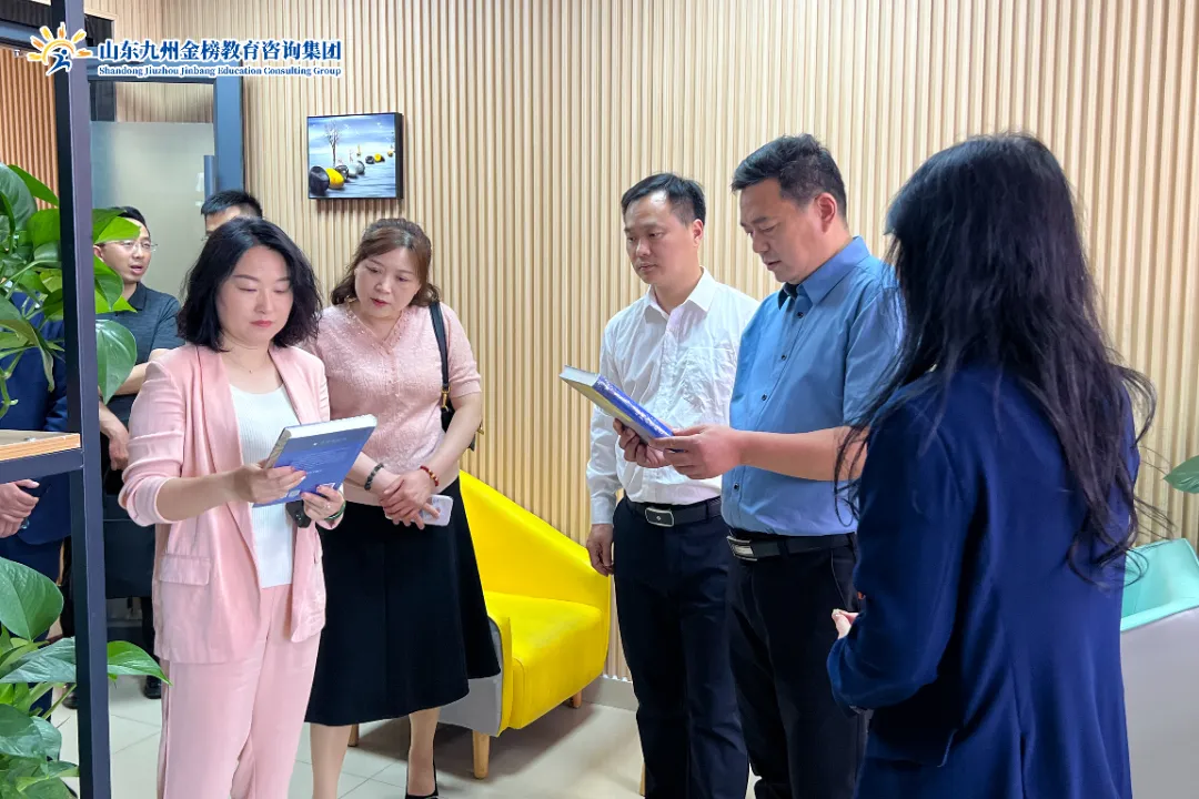 任城区委统战部副部长周超及任城区医疗保障局局长、区知联会会长马艳一行莅临九州金榜