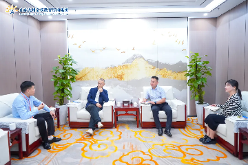 热烈欢迎曲阜孔子文化院副院长陈伟一行莅临集团公司参观调研
