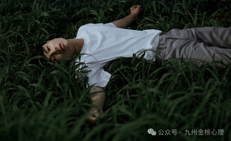 【案例分析】17岁高中儿子休学摆烂，这位妈妈说：当我选择“躺平”充实自己，家庭却