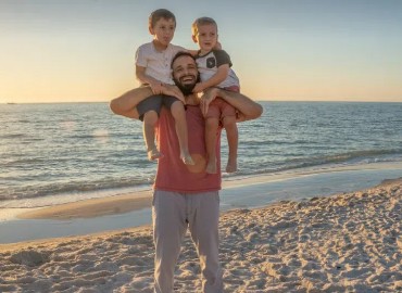 【案例分析】23岁女儿躺平摆烂、不工作后，我才明白：废掉一个孩子，只要一天到晚数