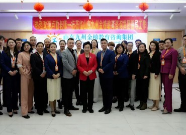 【案例分析】孩子暑假整天在家看手机怎么办？父母要不要没收？九州金榜家庭教育通过真