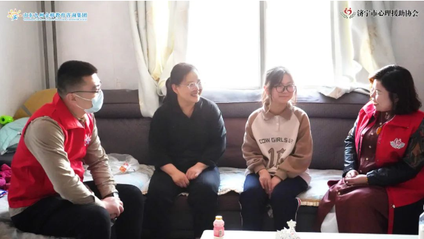 济宁市心理援助协会志愿者团队携手九州金榜家庭教育心理咨询师走进社区开展“助苗”活