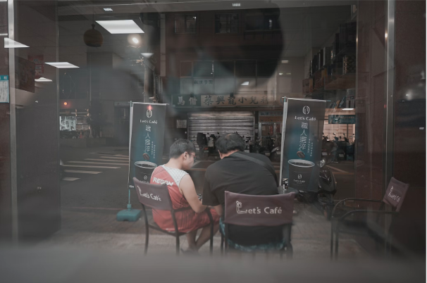 家庭聚餐上说教孩子，孩子崩溃边哭边哭诉，在外注重孩子的面子！