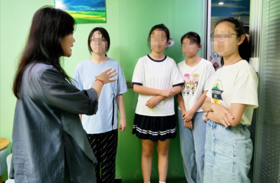 来自一位17岁女孩妈妈的自述：九州金榜家庭教育三个阶段帮女儿走出抑郁烦恼