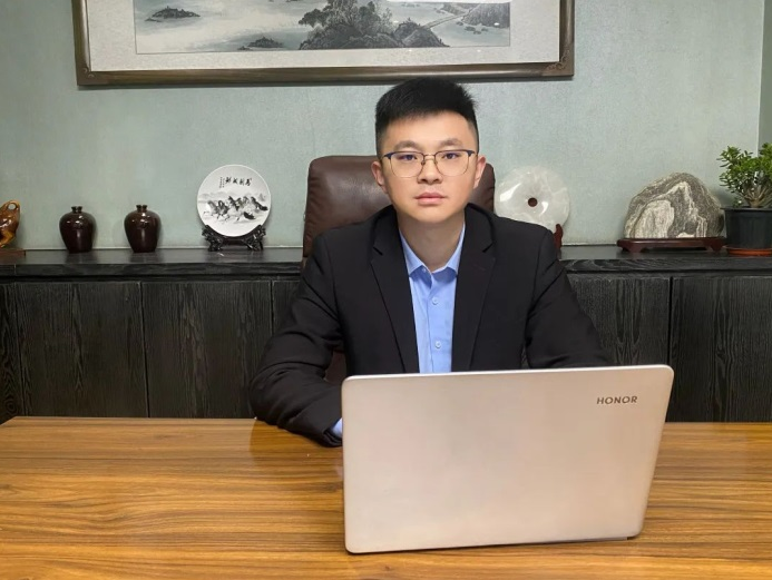 以心助力为爱护航—民营企业家风采九州金榜家庭教育董事长冯海宁